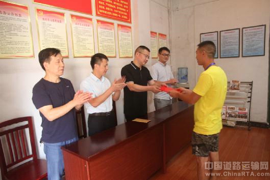 萍鄉(xiāng)長運(yùn)開展向“見義勇為、舍己救人”好司機(jī)寧敏同志學(xué)習(xí)活動