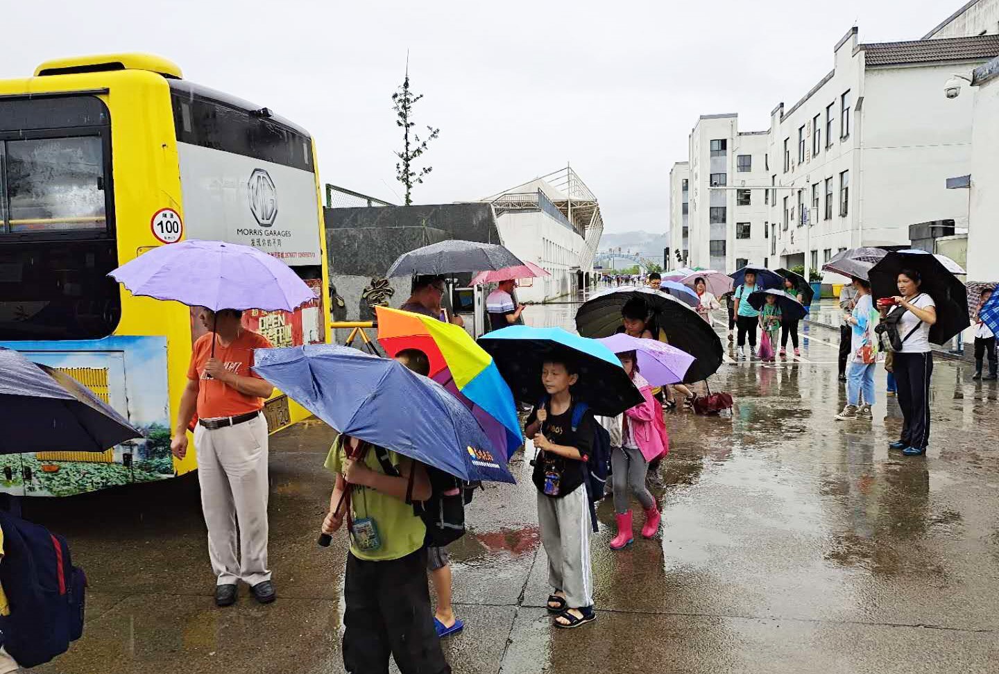 黃山長運(yùn)汛期加強(qiáng)服務(wù)，保障學(xué)生安全出行