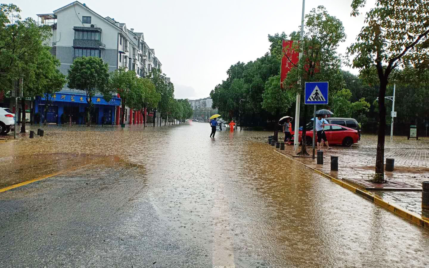 黃山長運(yùn)汛期加強(qiáng)服務(wù)，保障學(xué)生安全出行