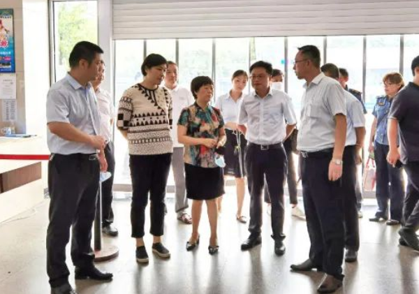 車小琴、熊敏一行檢查徐坊客運(yùn)分公司創(chuàng)建工作