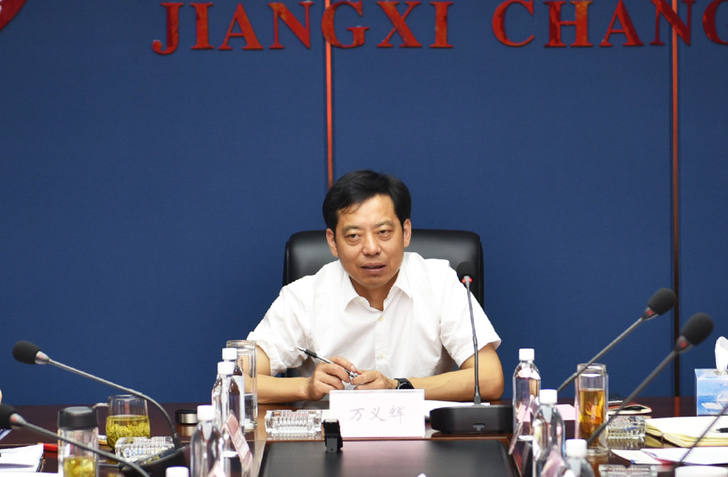 南昌市政公用集團黨委副書記、總經(jīng)理萬義輝一行調(diào)研江西長運