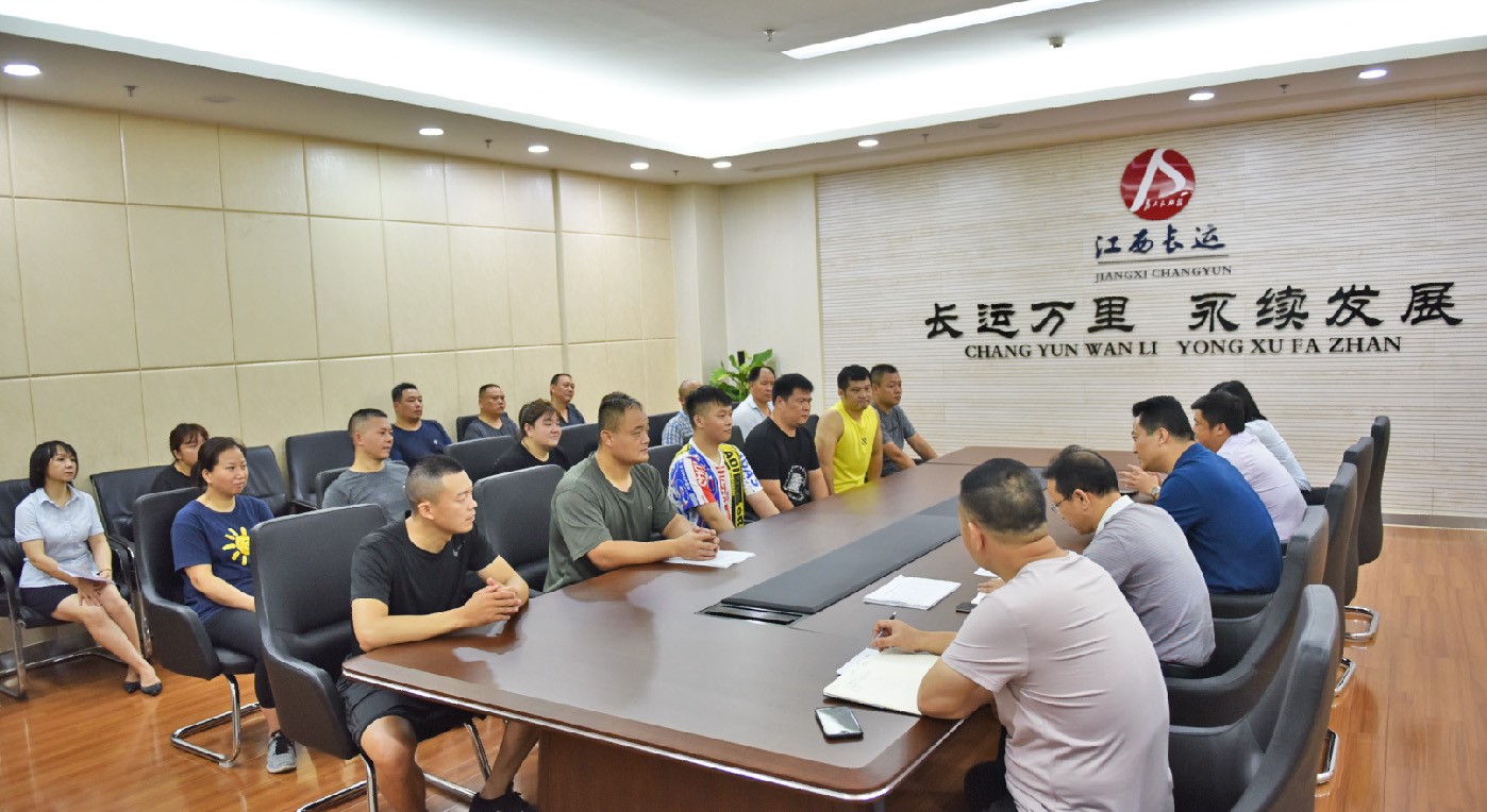 王曉慰問集訓(xùn)中的江西長運(yùn)拔河隊(duì)