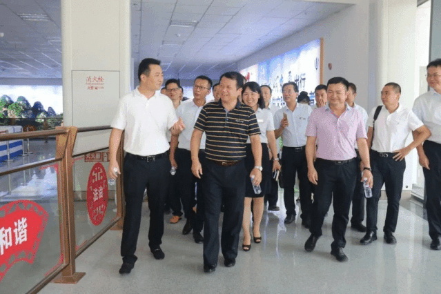 王曉、郭曉慶一行深入吉安長運、吉安公交調(diào)研指導(dǎo)