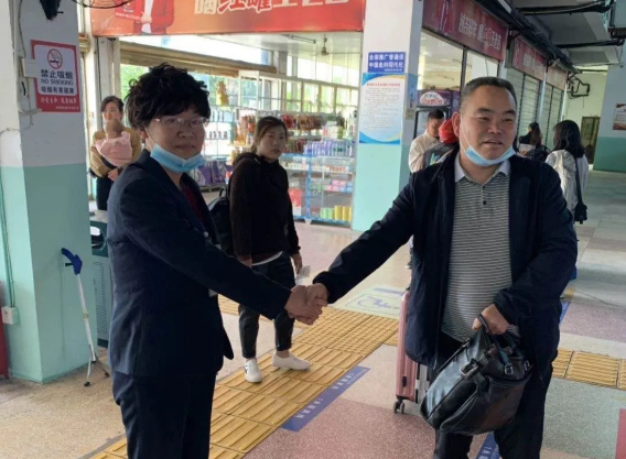 長(zhǎng)運(yùn)正能量 || 20萬(wàn)現(xiàn)金！景德鎮(zhèn)長(zhǎng)運(yùn)西客站員工拾金不昧獲贊譽(yù)