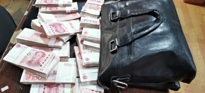 長(zhǎng)運(yùn)正能量 || 20萬(wàn)現(xiàn)金！景德鎮(zhèn)長(zhǎng)運(yùn)西客站員工拾金不昧獲贊譽(yù)