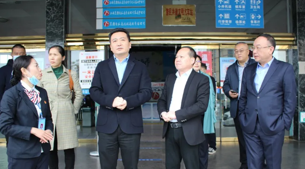 王曉在景德鎮(zhèn)公交、長運調(diào)研