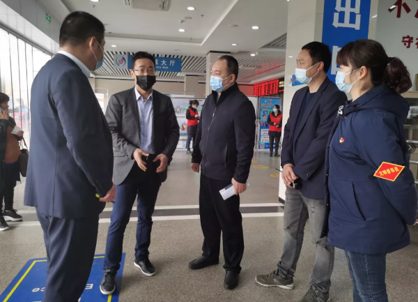 黃俊、穆孫祥先后深入徐坊客運(yùn)分公司督導(dǎo)文明創(chuàng)建、疫情防控、安全生產(chǎn)工作