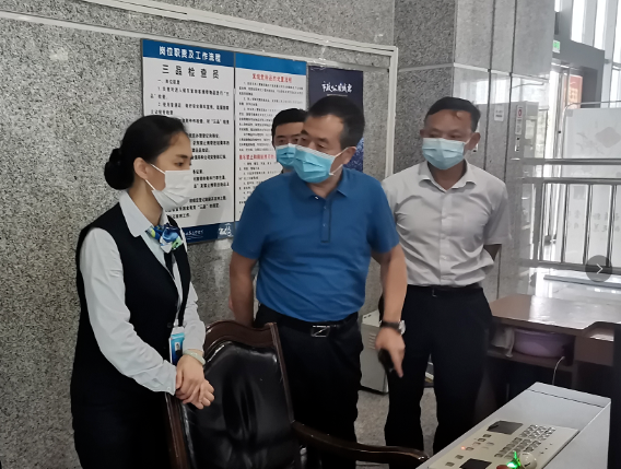 省公安廳交叉檢查組督查南昌長(zhǎng)途汽車西站安全運(yùn)輸工作