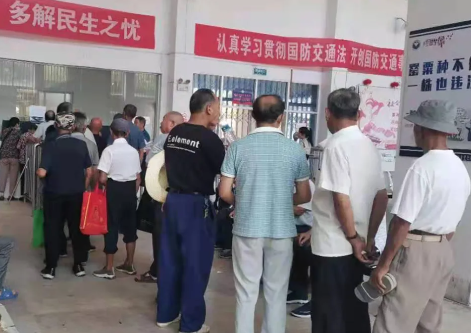 景德鎮(zhèn)長(zhǎng)運(yùn)：浮梁長(zhǎng)運(yùn)老年公交卡年審、換證工作全面展開(kāi)