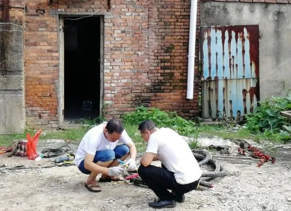 我為群眾辦實事 || ?長運(yùn)物業(yè)：炎炎夏日搶修電纜