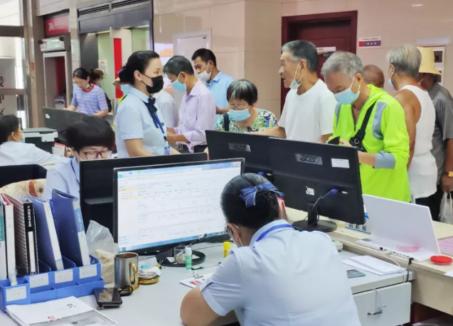 吉安公交:刷“軍優(yōu)卡”免費乘坐公交車