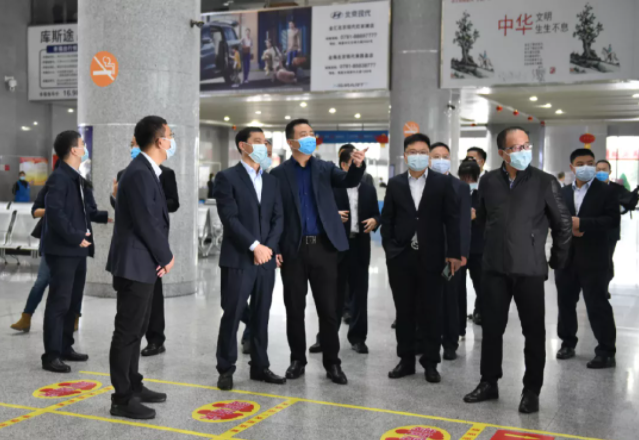 萬義輝一行檢查指導(dǎo)江西長(zhǎng)運(yùn)文明創(chuàng)建、疫情防控常態(tài)化工作 王曉陪同