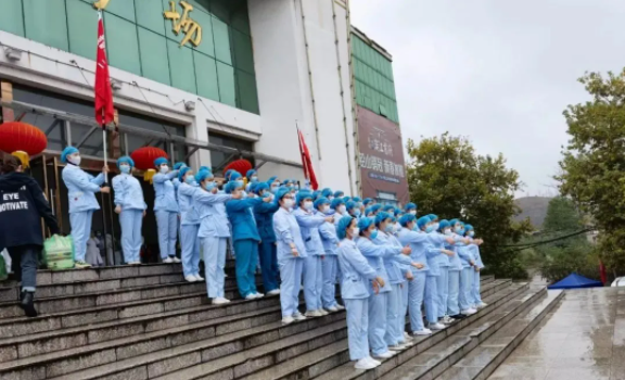 同心抗疫 || 上饒汽運：鉛山公司完成醫(yī)護人員護送任務