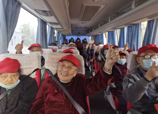 都市城際公交：旅游客運分公司助力“關愛老人，送溫暖”公益活動