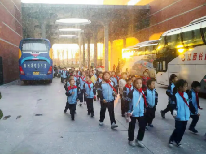 我為群眾辦實事 || 景德鎮(zhèn)長運(yùn)：圓滿完成市第十二中學(xué)師生研學(xué)游運(yùn)輸任務(wù)