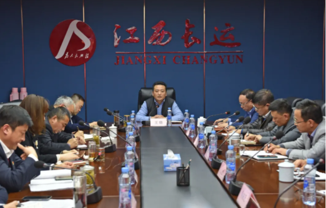 江西長運(yùn)召開“自信、團(tuán)結(jié)、奮進(jìn)，做一個(gè)經(jīng)得起時(shí)間檢驗(yàn)的市政公用人”座談會(huì) 王曉出席并講話