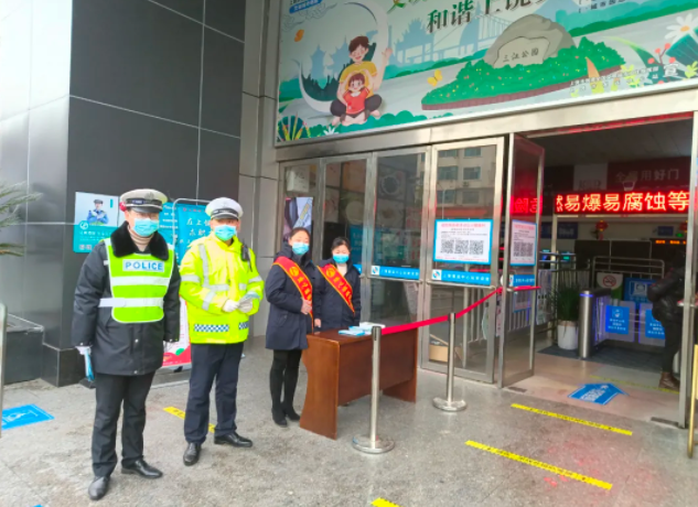 上饒汽運(yùn) 聯(lián)合市交警支隊開展“平安春運(yùn) 交警同行”主題活動