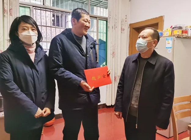 江西長(zhǎng)運(yùn)多家子公司開展慰問(wèn)困難職工活動(dòng)（二）