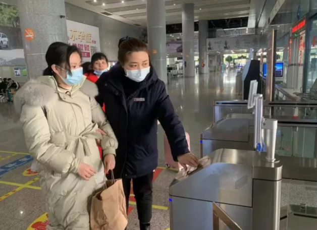 愛心接力，閉環(huán)服務(wù)，助盲人旅客回家