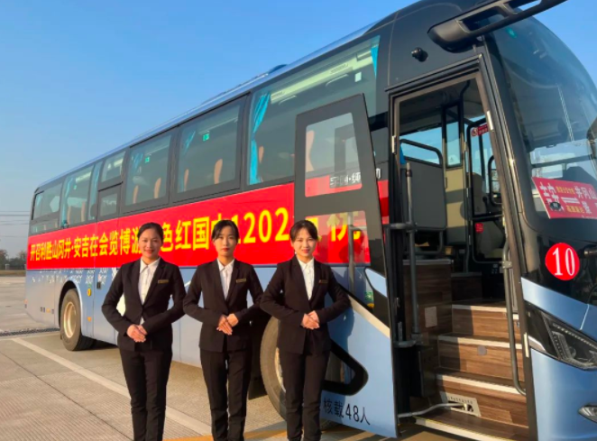 吉安長運“井岡紅杜鵑”班組、景德鎮(zhèn)長運“青花”班組獲得“江西省五一巾幗標兵崗”榮譽稱號