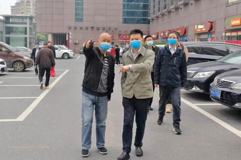 黃俊督導(dǎo)長運物業(yè)、大通物流疫情防控工作