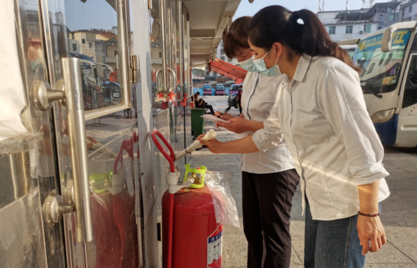 贛州方通  于都客運(yùn)總站開展“五一”節(jié)前安全生產(chǎn)大檢查