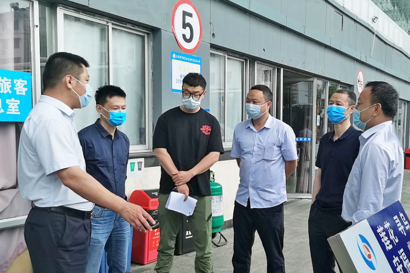 黃俊一行督導(dǎo)徐坊客運(yùn)站、南昌長(zhǎng)途汽車站疫情防控工作