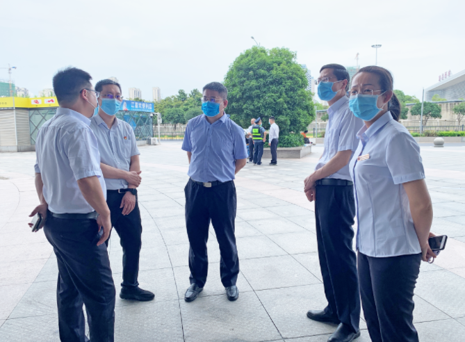 張小平督導(dǎo)長途汽車西站復(fù)工復(fù)產(chǎn)、疫情防控及“端午節(jié)”安全運(yùn)輸工作