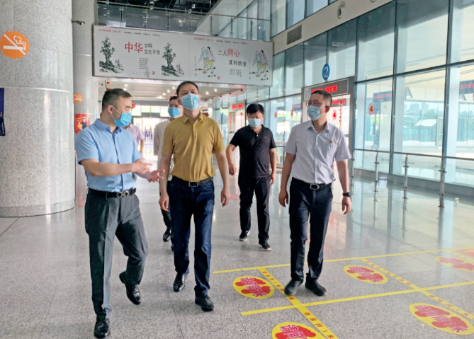 葛威敏督導(dǎo)南昌長(zhǎng)途汽車西站常態(tài)化疫情防控、安全運(yùn)輸工作