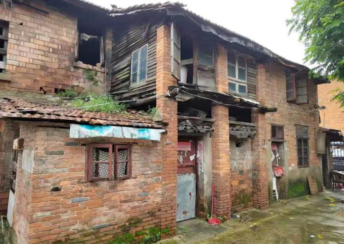 雨季來臨  長(zhǎng)鴻物業(yè)加強(qiáng)安全隱患排查工作