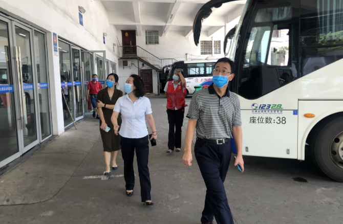 穆孫祥督導(dǎo)都市城際公交青山客運(yùn)分公司  文明創(chuàng)建、疫情防控及安全生產(chǎn)工作