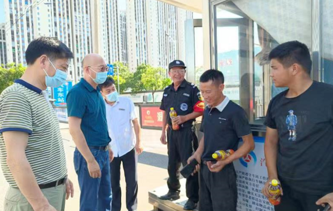 上饒汽運 公司領(lǐng)導(dǎo)下一線 送清涼