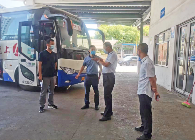 黃俊一行督導(dǎo)青山客運分公司疫情防控、文明創(chuàng)建和安全生產(chǎn)等工作