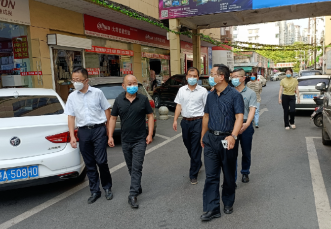 南昌交通集團(tuán)黨委委員、副總經(jīng)理沈崗一行蒞臨長(zhǎng)運(yùn)物業(yè)督導(dǎo)創(chuàng)建工作