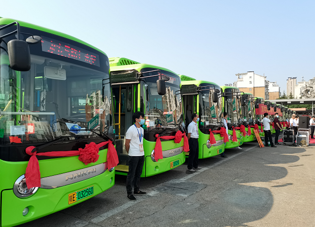 上饒汽運(yùn)：萬年公交舉行新能源公交車交接暨發(fā)車儀式