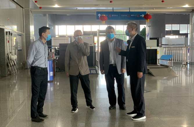 張小平一行督導(dǎo)南昌長途汽車西站安全運輸、疫情防控、文明創(chuàng)建等工作