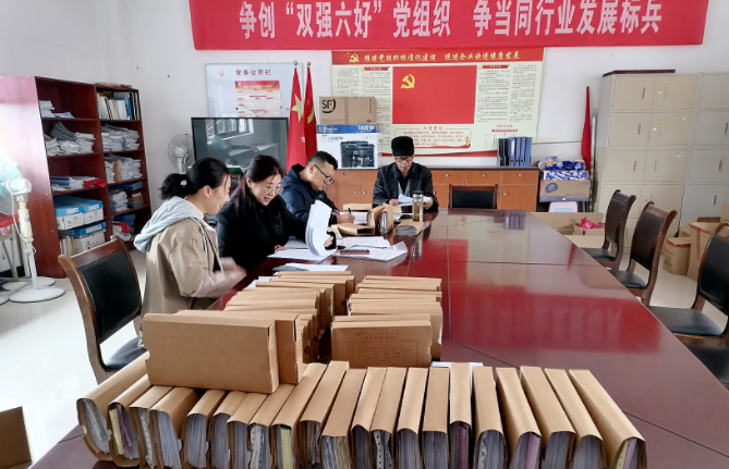 提高公司質量在于公司治理。江西長運以“國企改革三年行動計劃”為抓手，通過完善現代企業(yè)治理體系，明晰治理主線，優(yōu)化治理結構，助力公司激發(fā)內生動力，提升公司質量，提高治理效能，涅槃升級，實現可持續(xù)發(fā)展。  圖片 01 加強黨的領導  圖片 江西長運將黨的領導融入公司治理，與下屬企業(yè)全部完成“黨建進章程”工作，制定重大事項黨