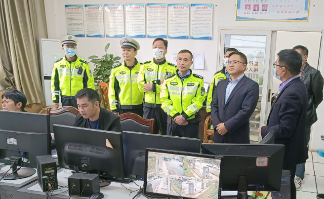 新余長運(yùn)：市公安局交警支隊(duì)領(lǐng)導(dǎo)檢查新余長運(yùn)安全生產(chǎn)工作