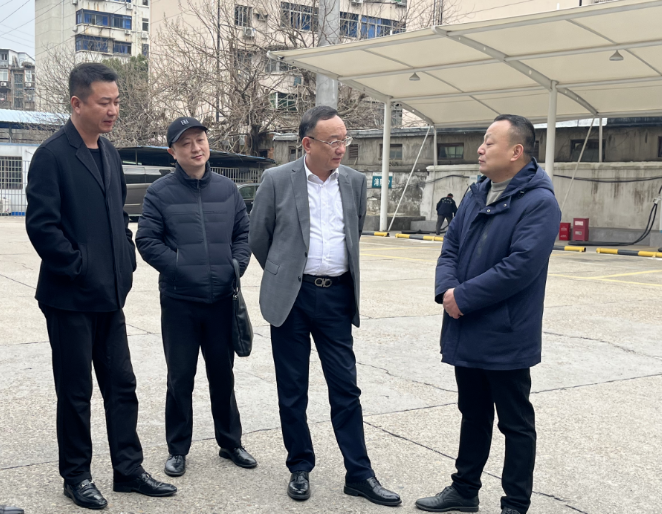 胡維泉調(diào)研都市城際公交、長運出租生產(chǎn)經(jīng)營工作