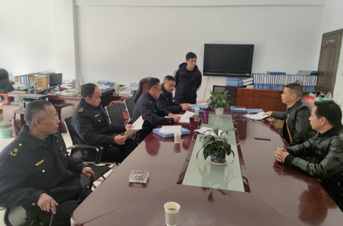 市交通運(yùn)輸局檢查組對黃山市城際公交開展“兩會(huì)”及月度安全檢查