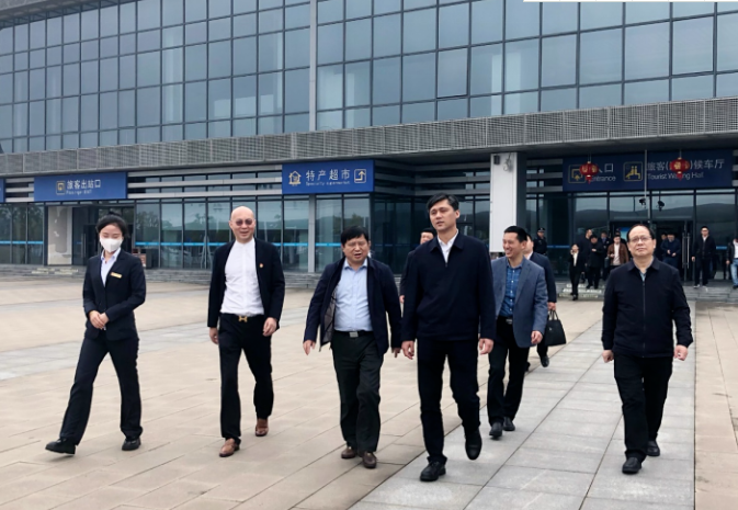 贛州市副市長(zhǎng)鄒治宇一行蒞臨吉安長(zhǎng)運(yùn)高鐵西站綜合客運(yùn)樞紐參觀(guān)考察