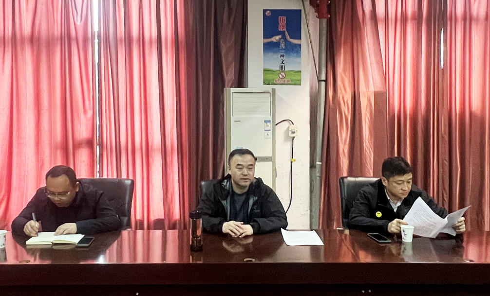 劉磊、占梁調(diào)研樂平長運(yùn)公交公司安全和生產(chǎn)經(jīng)營情況