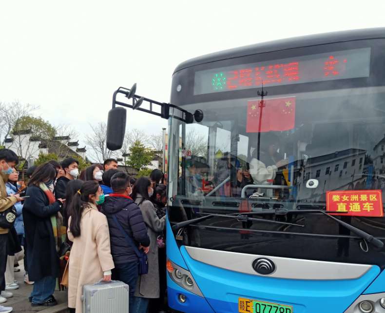 “賞花”遇上“音樂節(jié)” ，婺源公交周末忙