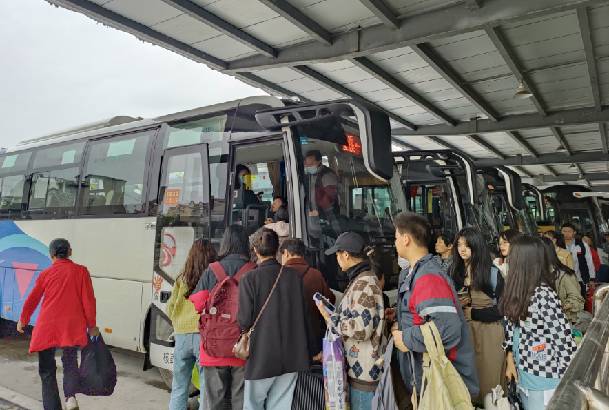 撫州長運:金溪分公司圓滿完成 “五一”小長假旅客運輸任務