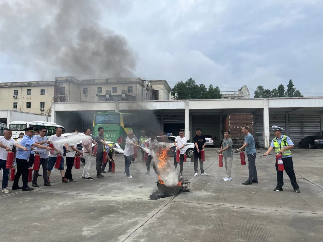 九江長(zhǎng)運(yùn)  武寧公司開展“安全生產(chǎn)月”教育警示活動(dòng)