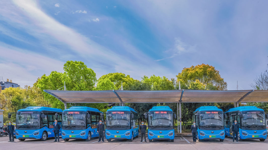 爭分奪秒拼經濟 || 婺源公交：穩(wěn)安全 優(yōu)服務 確?！半p過半”