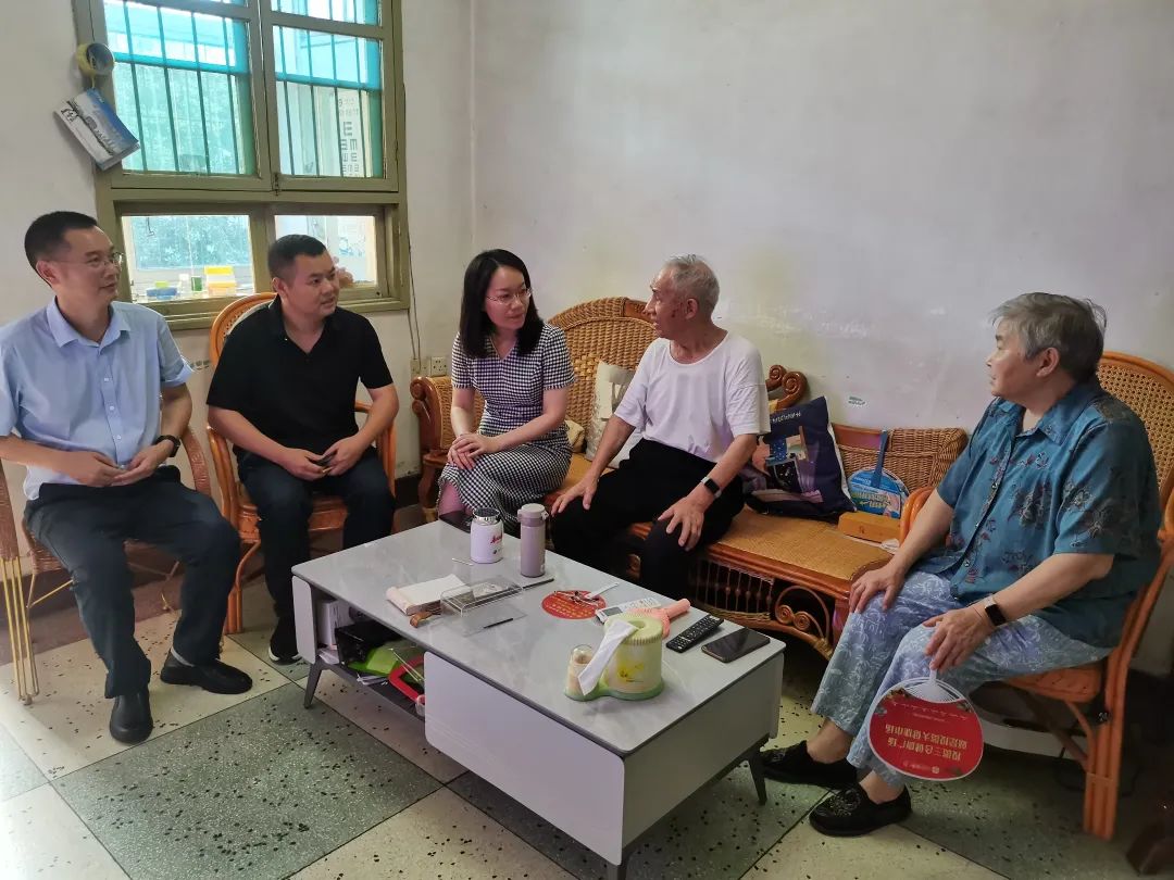 萍鄉(xiāng)長(zhǎng)運(yùn)：走訪慰問老黨員、困難黨員