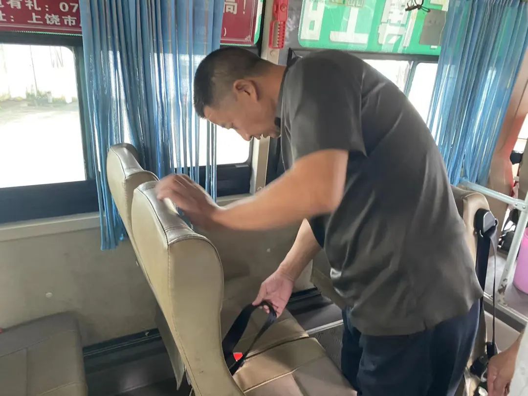 上饒汽運(yùn)：廣豐區(qū)交通局到廣豐公司開(kāi)展車輛安全帶專項(xiàng)檢查