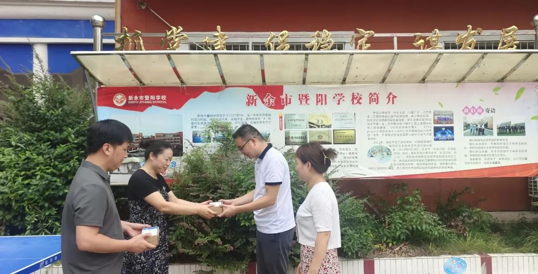 新余公交：優(yōu)質服務進校園，送卡上門暖人心