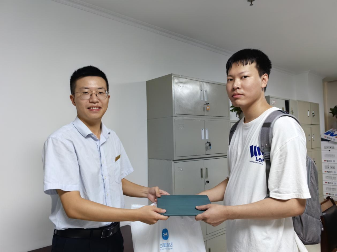 吉安公交：撿到平板主動(dòng)歸還  公交駕駛員獲市民稱(chēng)贊